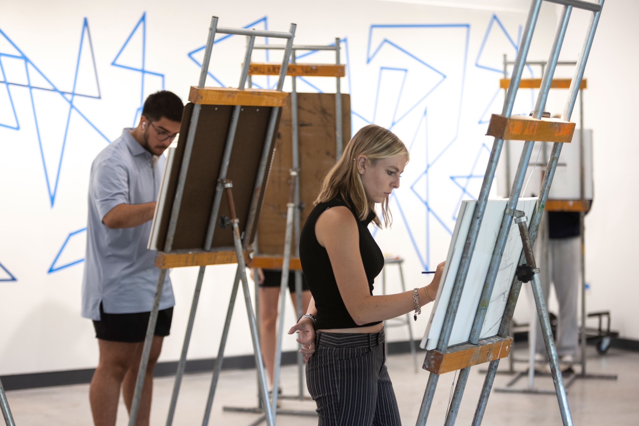 SMU Meadows Bachelor of Fine Arts in Art students work on their composition in the Sexton Family Art Studio.