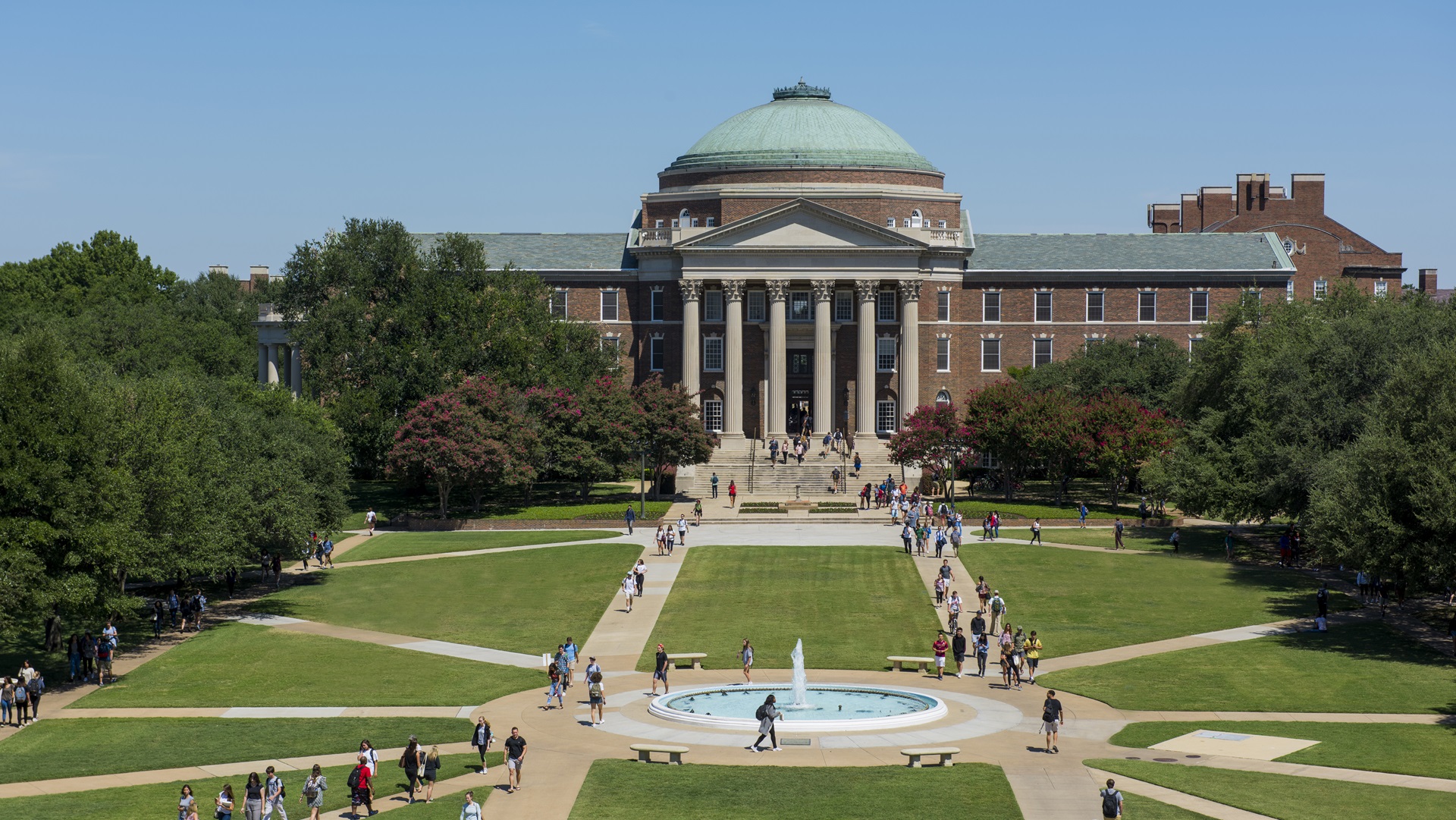 Students and Dallas Hall