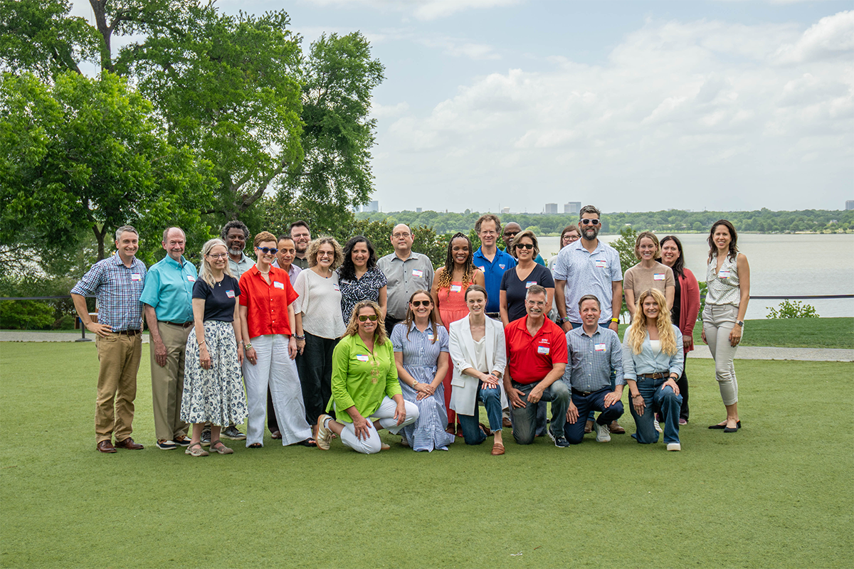 group photo of factulty and staff outside