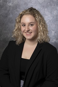 Andie Earl's headshot