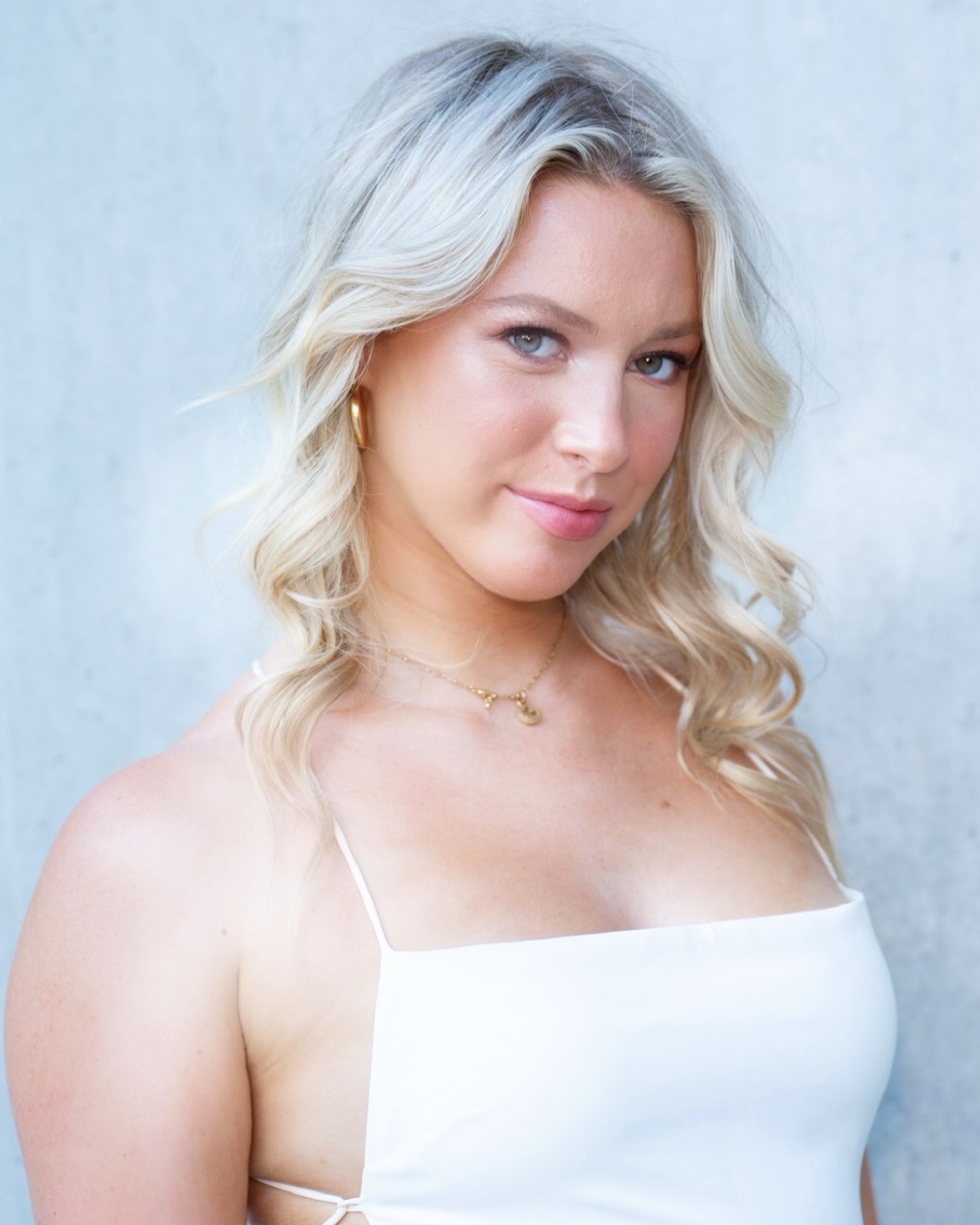Headshot image of Kat Harrington