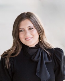 Headshot image of Maddie Mossmon