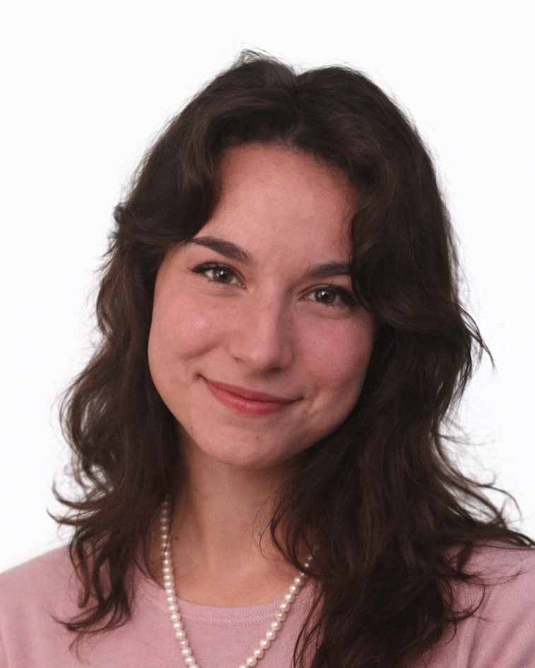 Headshot of Nicole Cruz