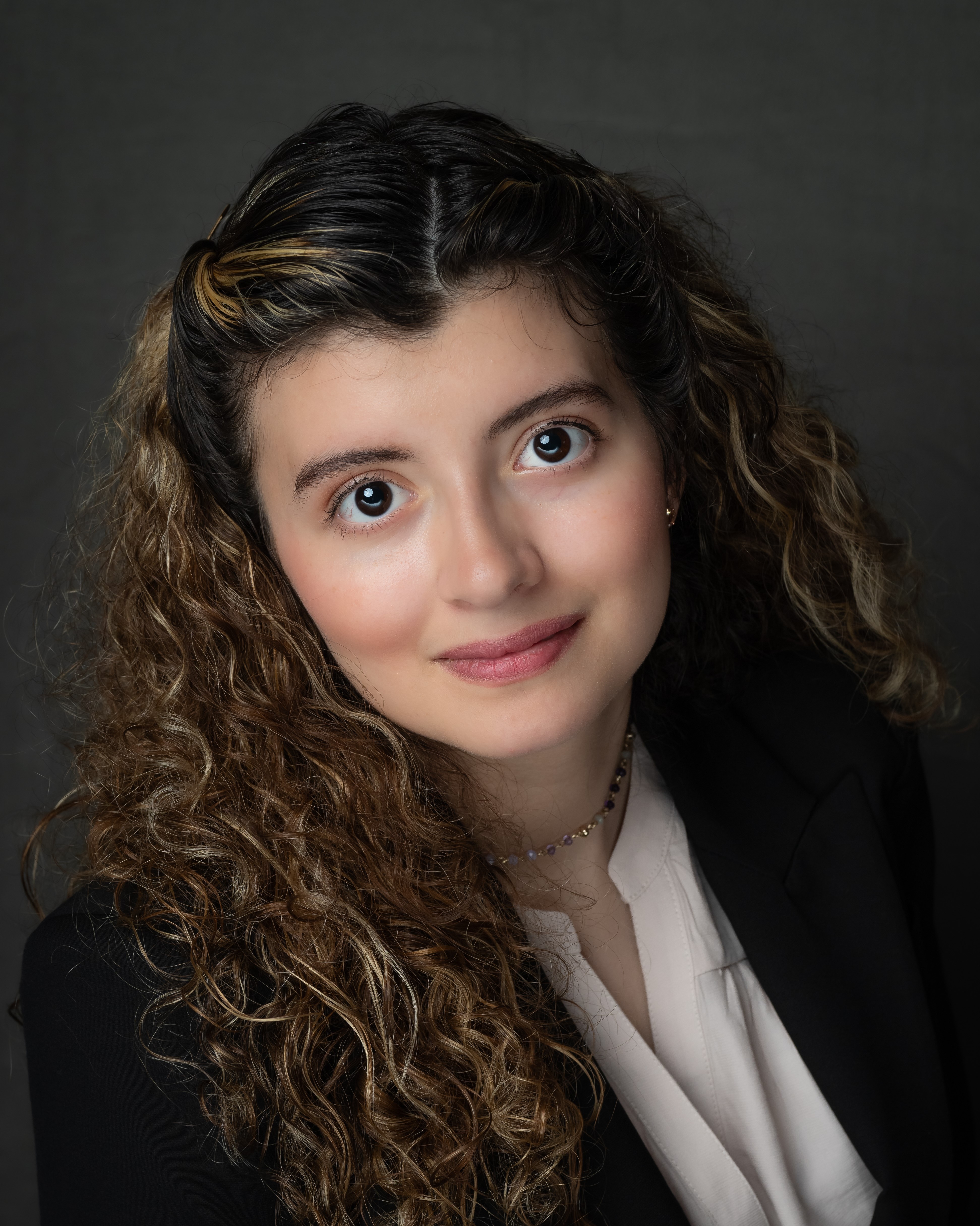 Headshot of Victoria Valderrey