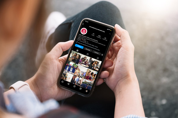 SMU EPL social media on mobile phone