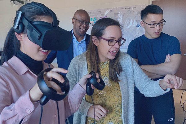 Student receiving guidance on the VR surgery simulator