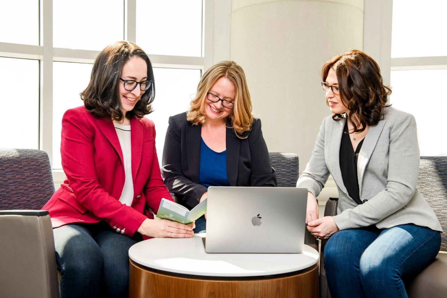 EPL Experts, Dr. Alexandra Pavlakis and Dr. Meredith Richards, along with their postdoctoral fellow Kessa Roberts, sit around a laptop and smile at the content they are viewing.