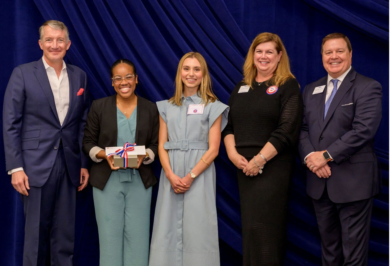 Zoe Mukendi Outstanding Senior Award Recipient 2026
