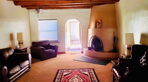SMU-in-Taos faculty casita indoor common area