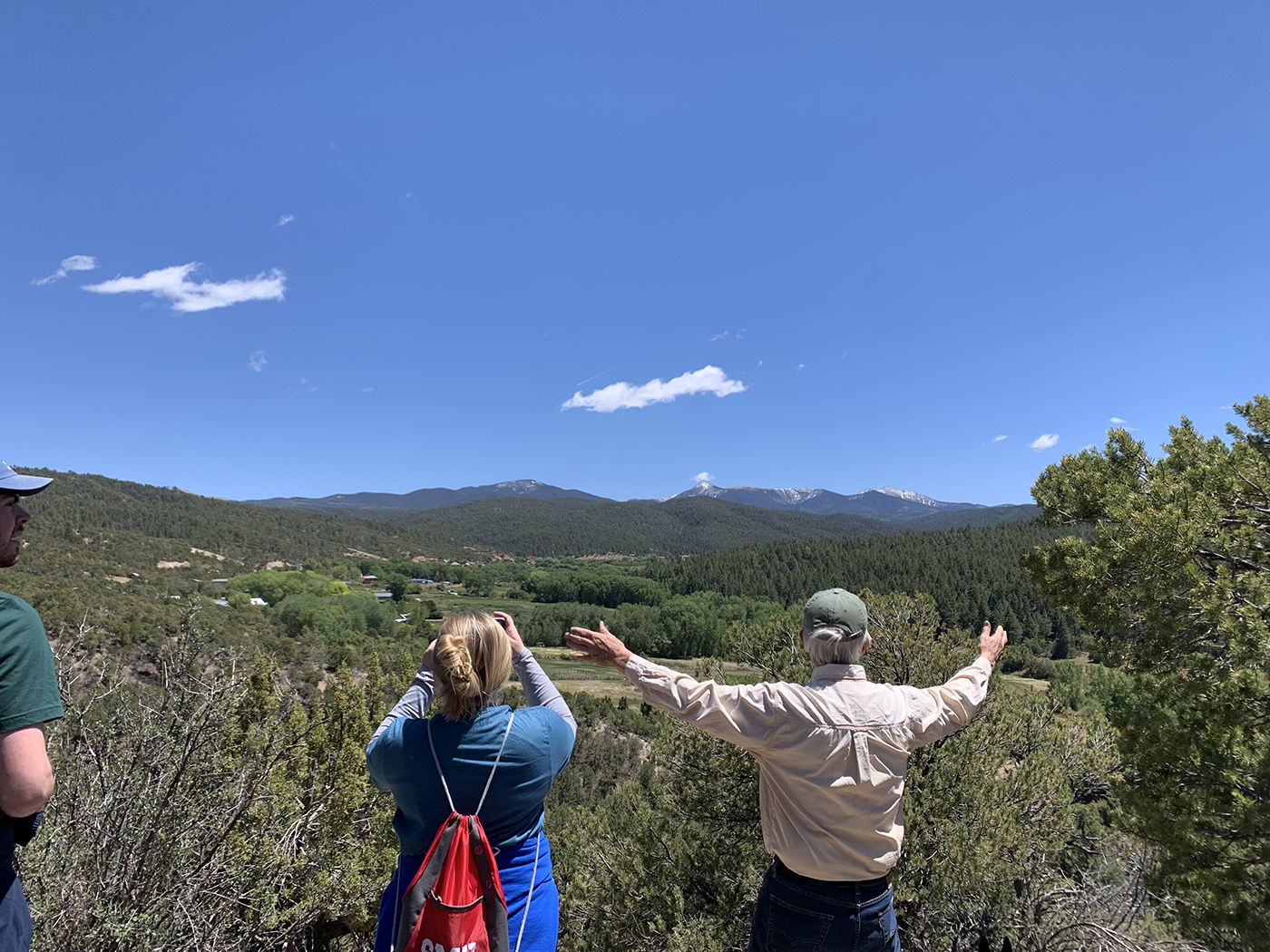 SMU-in-Taos faculty member shows a group the view.
