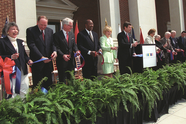 2001 The new Meadows Museum opens