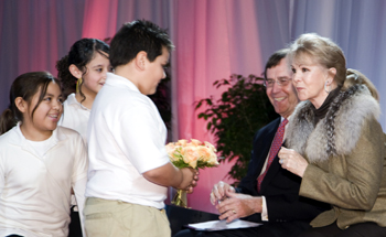 Annette Simmons with children at groundbreaking