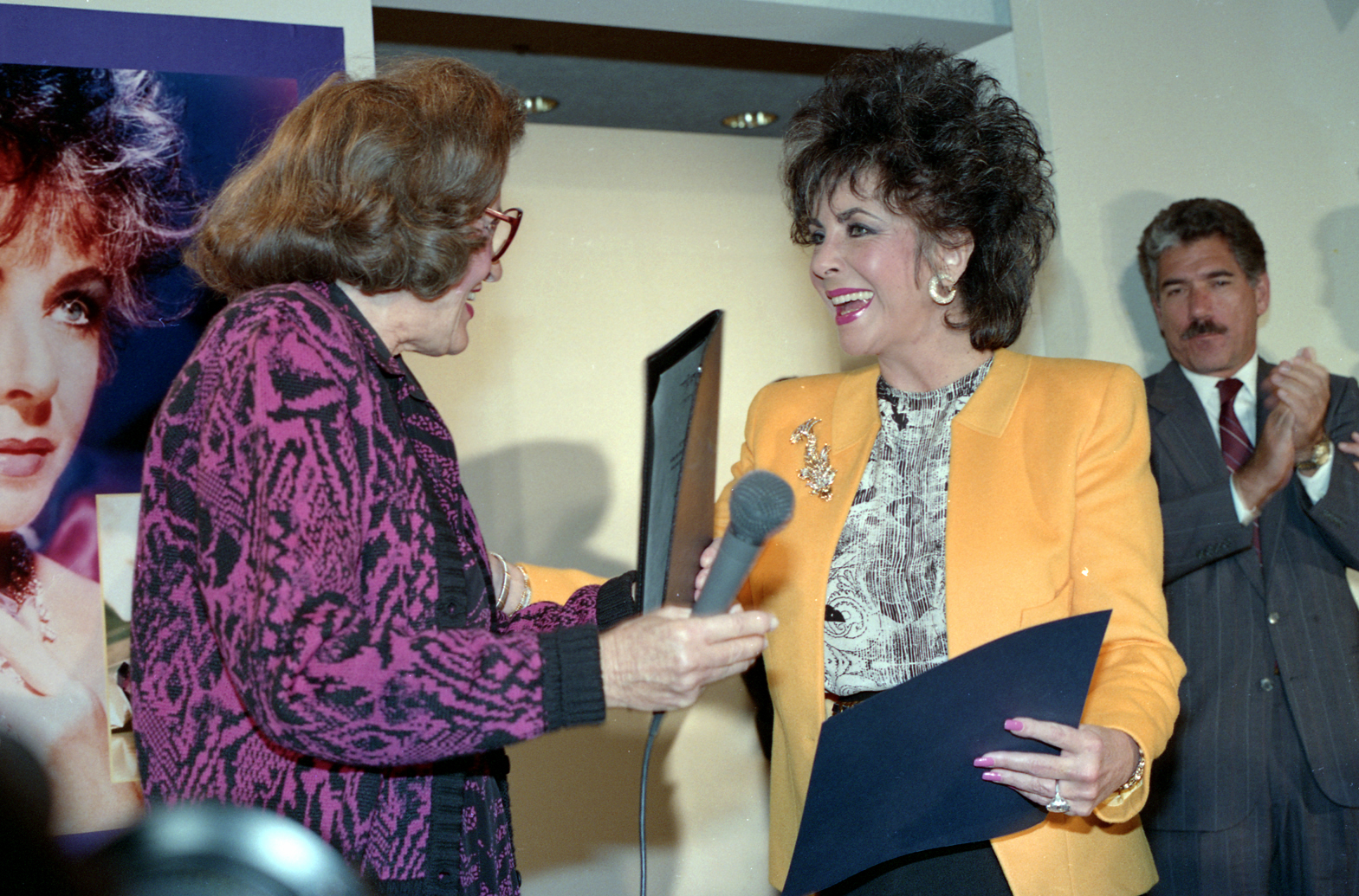 Elizabeth Taylor in Dallas in 1987 for Passion perfume