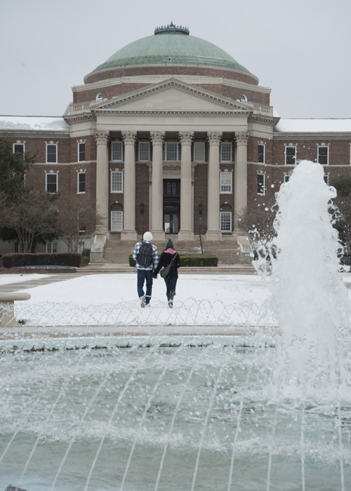 Snow falls at SMU in February 2011