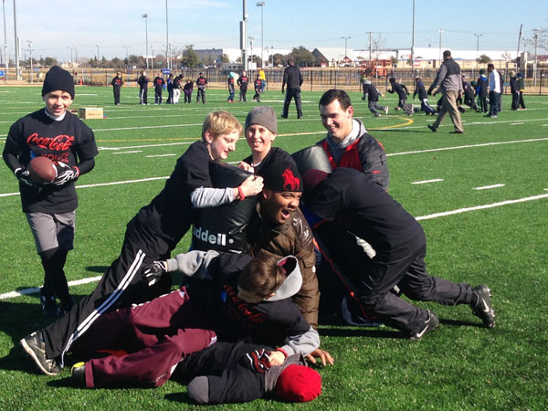 SMU athletes volunteer