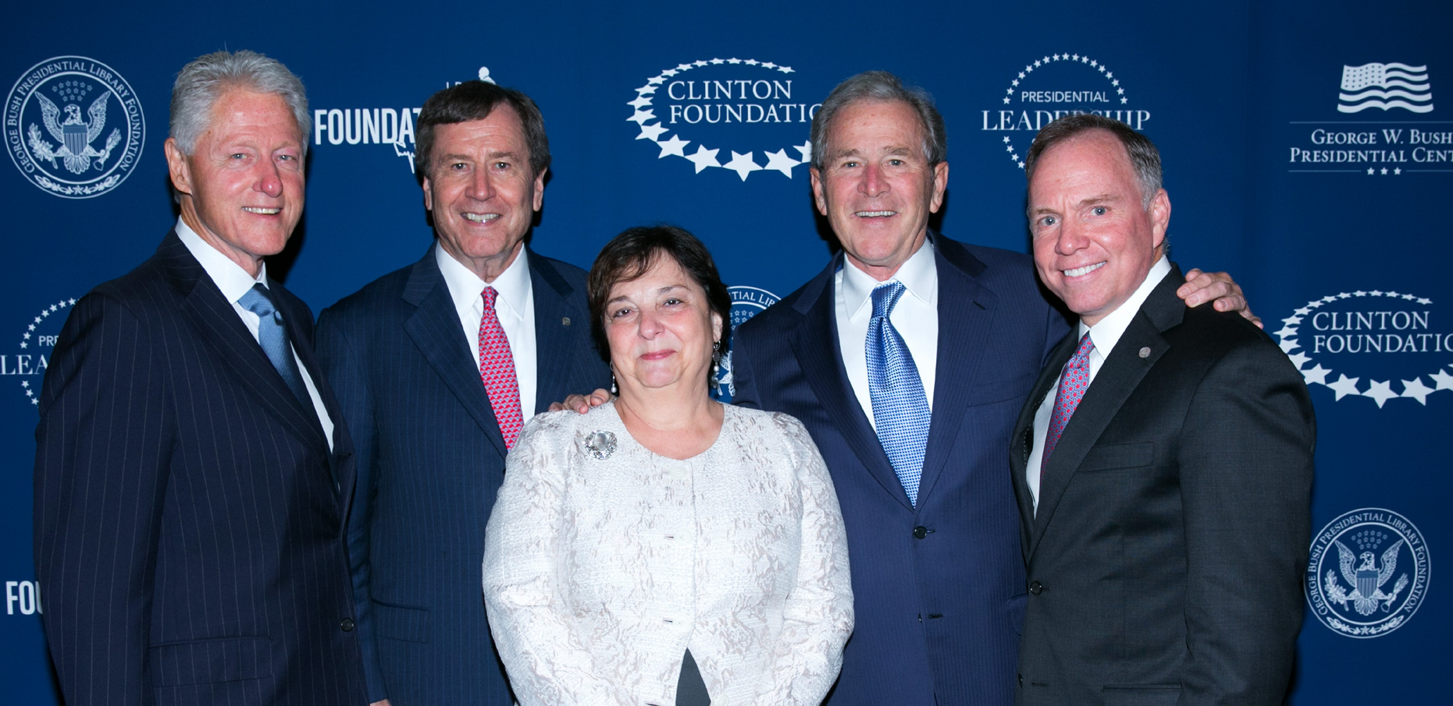 Linda S. Eads with President Bill Clinton, SMU President R. Gerald Turner, President George W. Bush and SMU Vice President for Development and External Affairs Brad Cheves. 