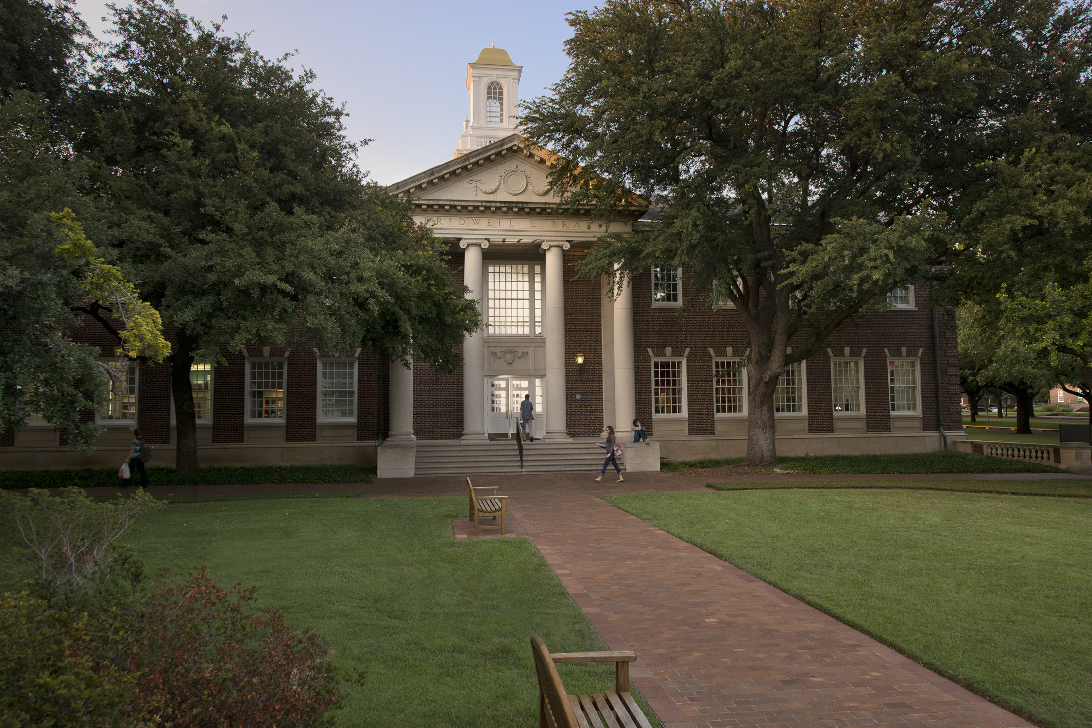 Front of Bridwell Library at SMU