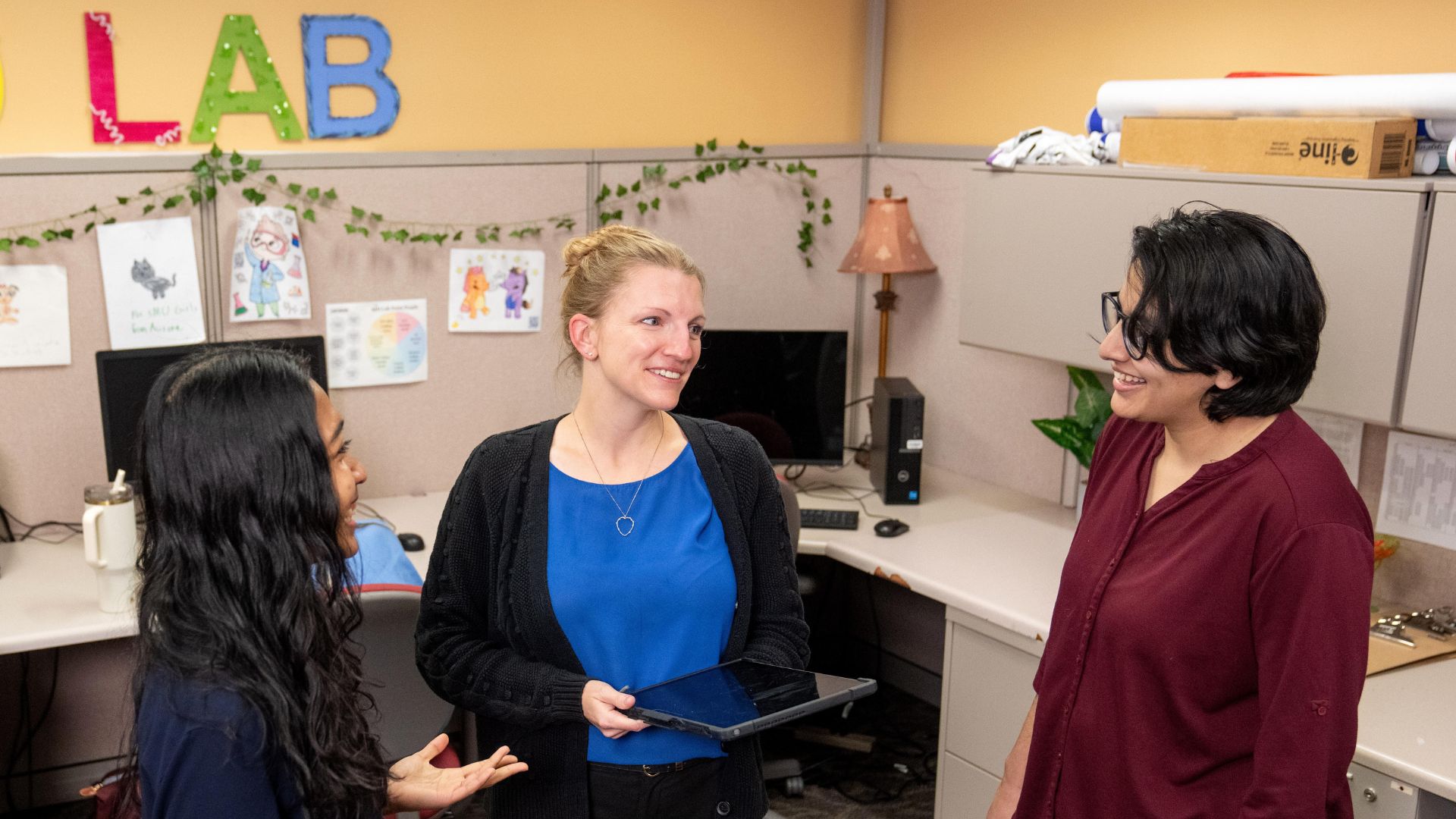 Sarah Kucker and graduate students at SMU KID Lab