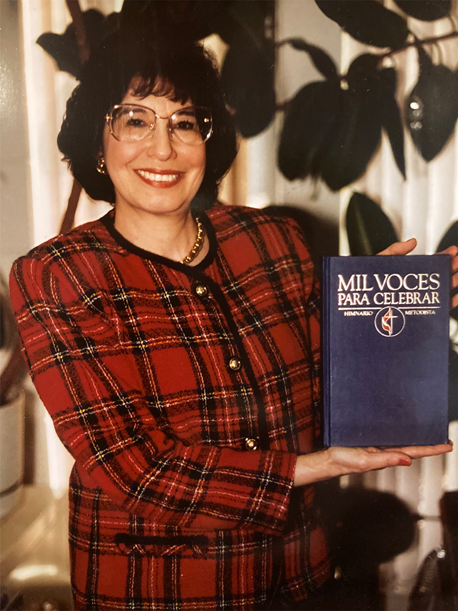 Portrait Image of Raquel Mora Martinex holding the Mil Voces Para Celebrar