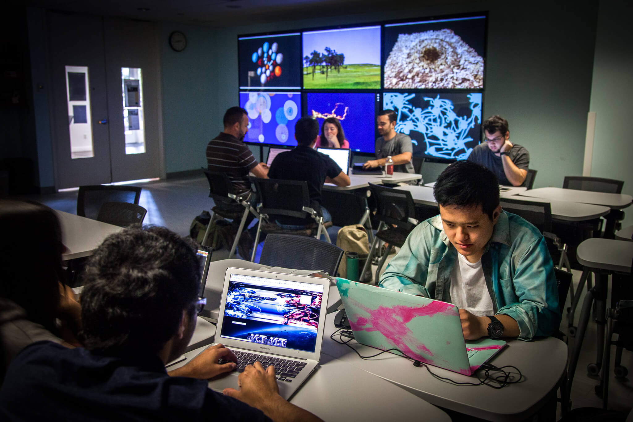 students working in a computer lab
