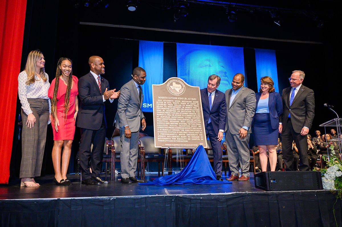 SMU President R. Gerald Turner, Dallas Mayor Eric Johnson, Richie Butler ’93, and SMU students who pursued the historic designation